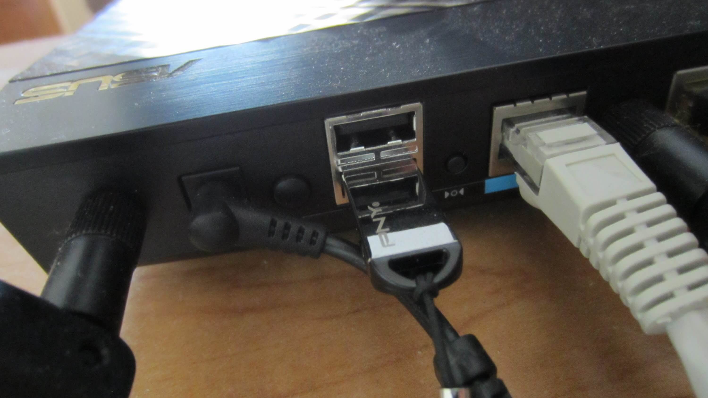 Как подключить диск к роутеру. Роутер ASUS С USB. Юсб разъем асус. Разъем USB для ASUS. УСБ роутер.